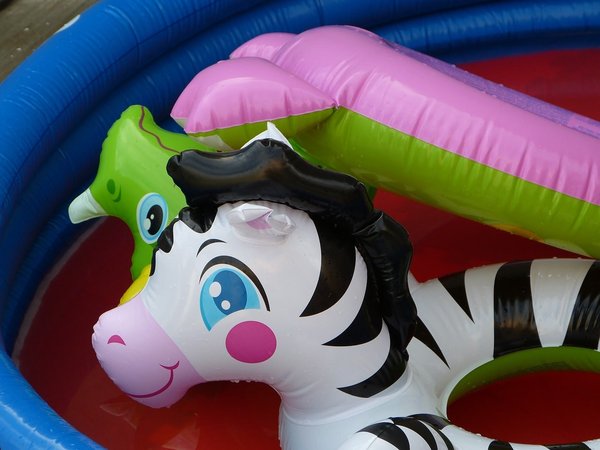 Choisir un abri de piscine gonflable