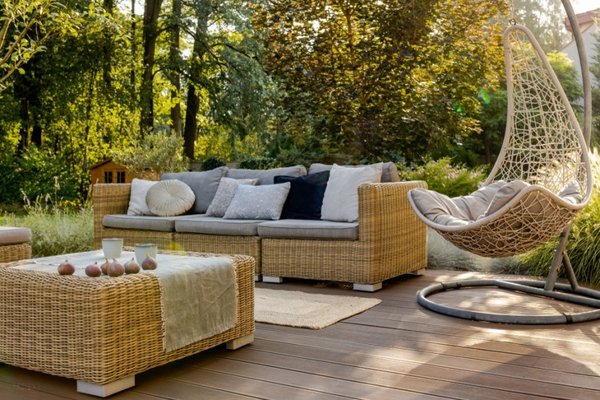 Comment aménager un coin salon de jardin ?
