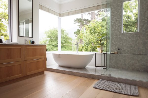 Guide pour choisir le revêtement de sol de votre salle de bain