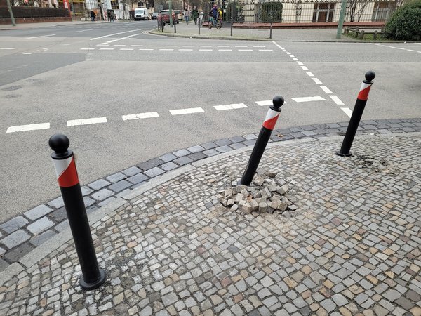 Motorisation et sécurité : le duo gagnant des bornes escamotables