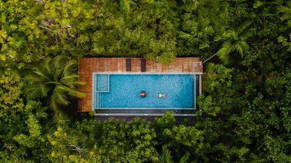 Les piscines à coque : une solution pratique pour les petits espaces ?
