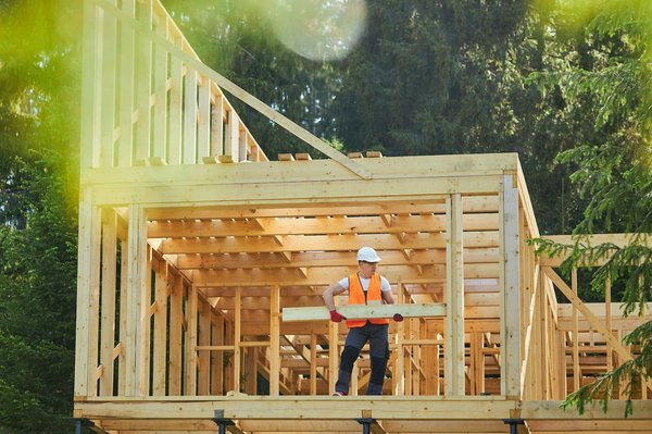 Constructeur de maison en bois en bretagne : pourquoi solliciter ses services ?